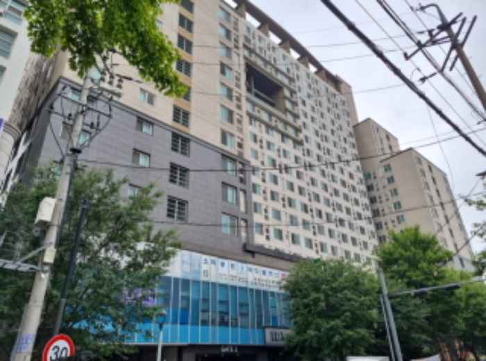 건물 근접 외관